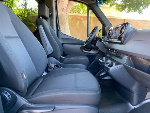 Used 2025 Mercedes-Benz Sprinter 2500 image 39