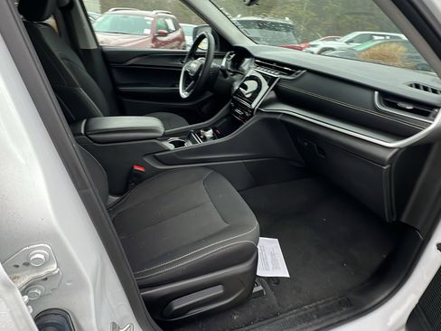 Used 2023 Jeep Grand Cherokee L Laredo image 20