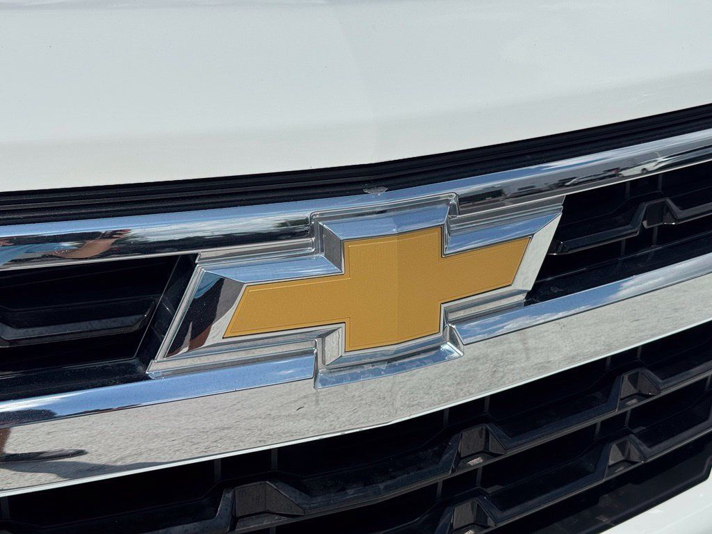 Used 2025 Chevrolet Silverado 1500 LT RWD image 9