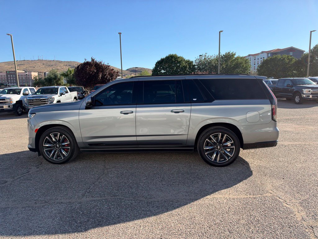 Used 2023 Cadillac Escalade ESV Sport Platinum w/ Heavy-Duty Trailer Package AWD/4WD image 8