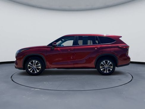 Used 2023 Toyota Highlander XLE FWD image 9