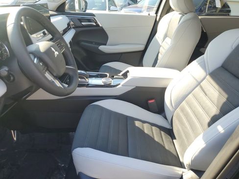 New 2026 Mitsubishi Outlander SE image 18