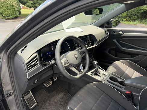 Used 2024 Volkswagen Jetta Sport FWD image 17