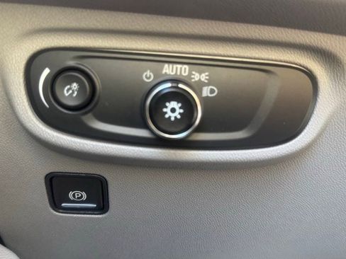 Used 2023 GMC Terrain SLE w/ Driver Convenience Package AWD/4WD image 18