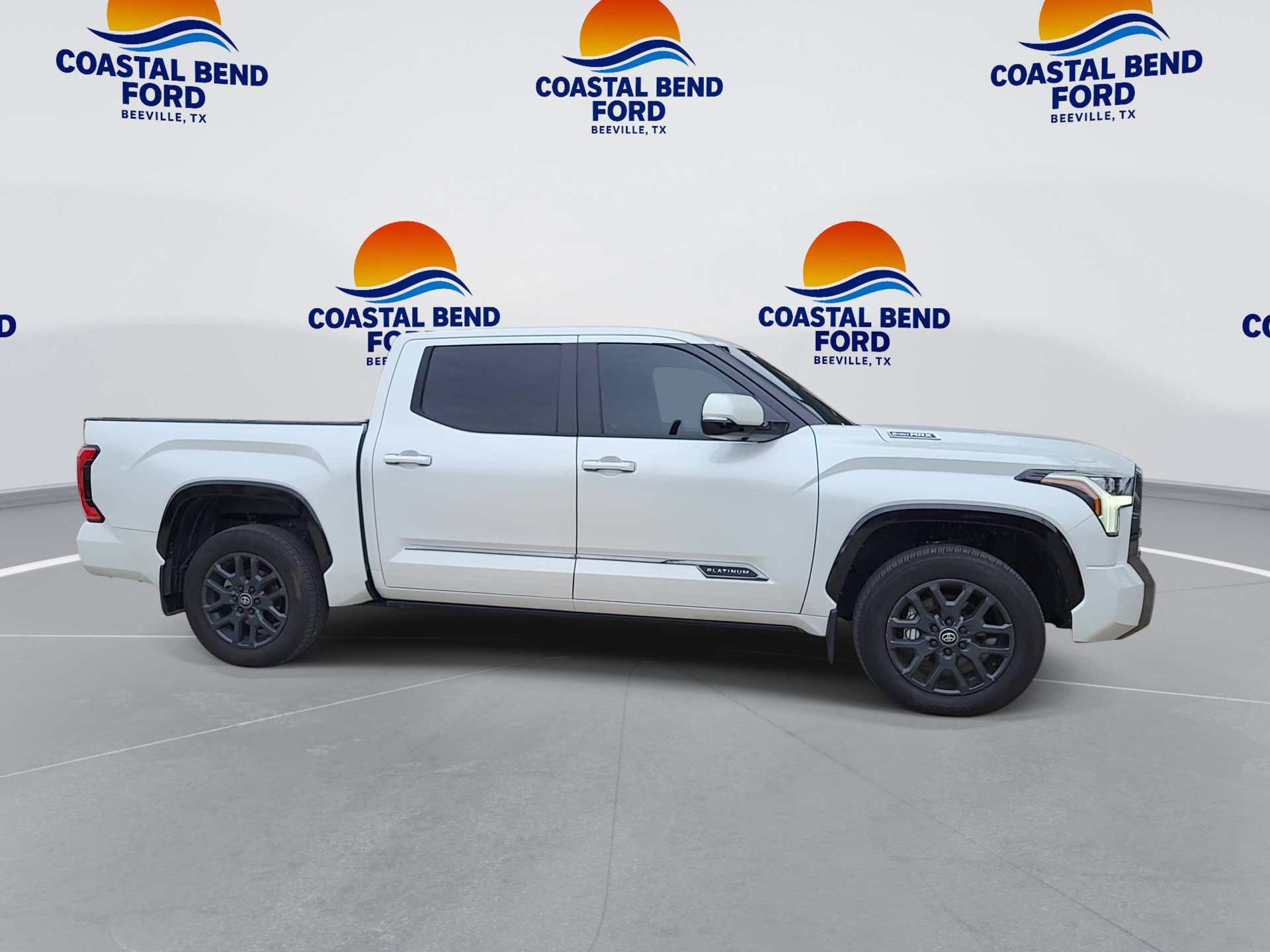 Used 2025 Toyota Tundra Platinum AWD/4WD image 2