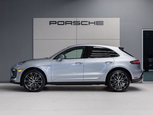 Certified 2026 Porsche Macan AWD/4WD image 2