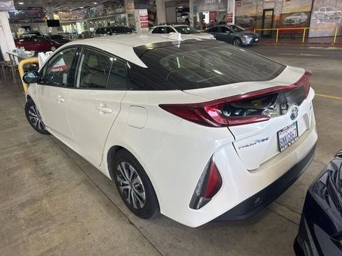 Used 2020 Toyota Prius Prime XLE FWD image 5
