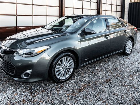Used 2013 Toyota Avalon XLE Premium image 4