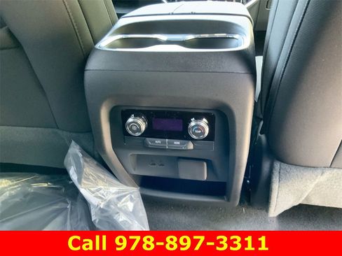 New 2025 GMC Acadia Elevation image 29