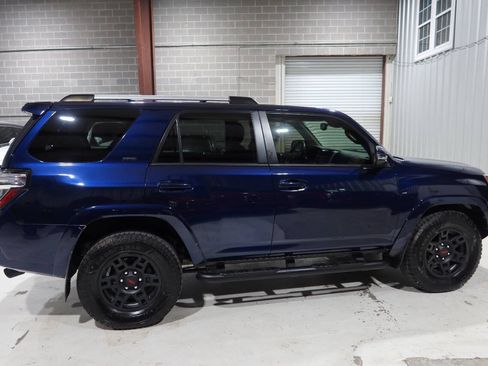 Used 2022 Toyota 4Runner SR5 Premium w/ Moonroof Package RWD image 6
