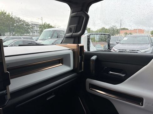 Used 2025 GMC Hummer EV 2X w/ LPO, Sport Package AWD/4WD image 19