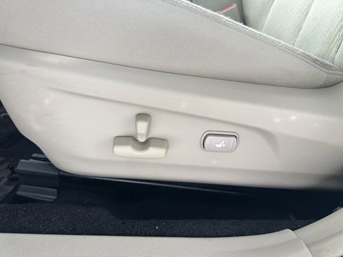 Used 2011 Subaru Legacy 2.5i Premium image 21