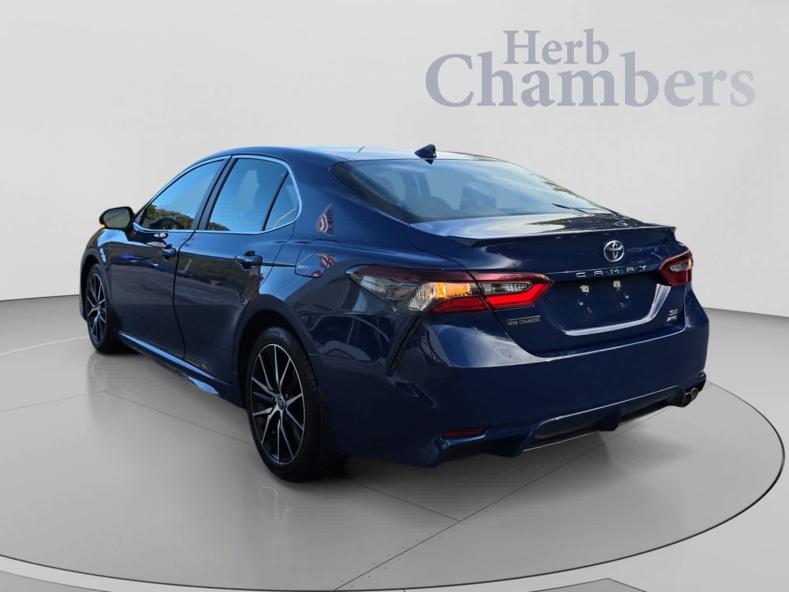 Used 2023 Toyota Camry SE AWD/4WD image 3