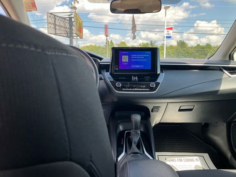 Used 2025 Toyota Corolla LE FWD image 27