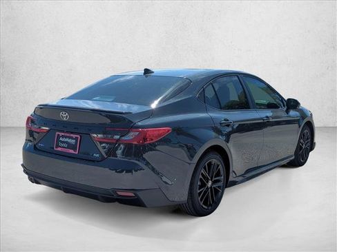 Used 2026 Toyota Camry SE FWD image 5
