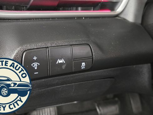 Used 2023 Hyundai Elantra Limited w/ Preferred Accessory Package image 21