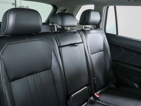 Used 2023 Volkswagen Tiguan SE w/ Panoramic Sunroof Package FWD image 29
