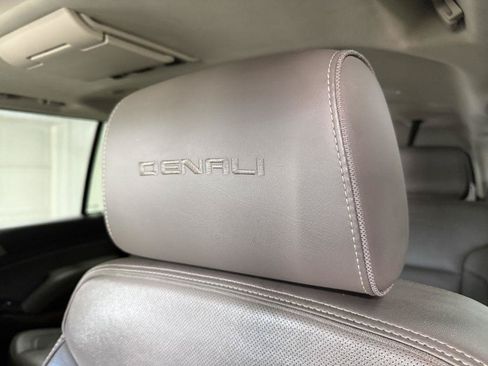 Used 2019 GMC Yukon XL Denali w/ Denali Ultimate Package AWD/4WD image 12