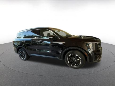 Used 2024 Kia Sorento S image 2
