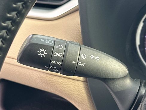 Used 2019 Toyota RAV4 Limited image 28