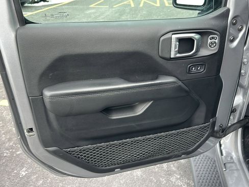 Used 2021 Jeep Wrangler Unlimited Sahara image 9