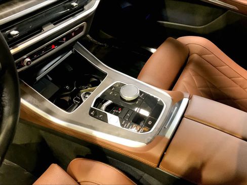 Used 2024 BMW X5 xDrive40i w/ Premium Package image 17