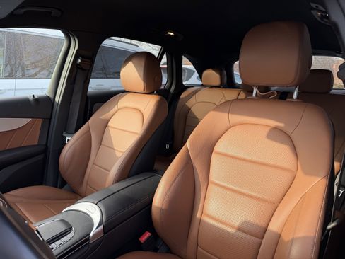 Used 2022 Mercedes-Benz GLC 300 image 9