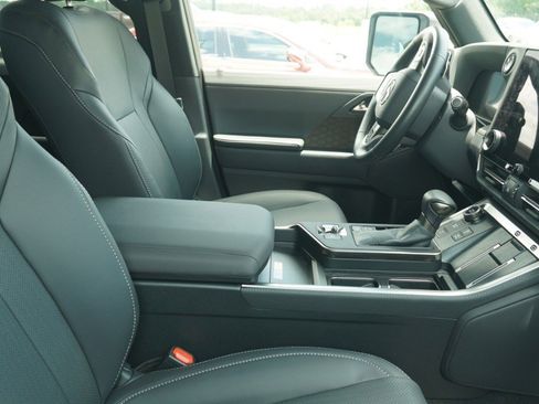 Used 2025 Lexus GX 550 w/ Accessory Package (2T) AWD/4WD image 10