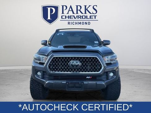 Used 2018 Toyota Tacoma TRD Sport w/ TRD Premium Sport Package AWD/4WD image 2