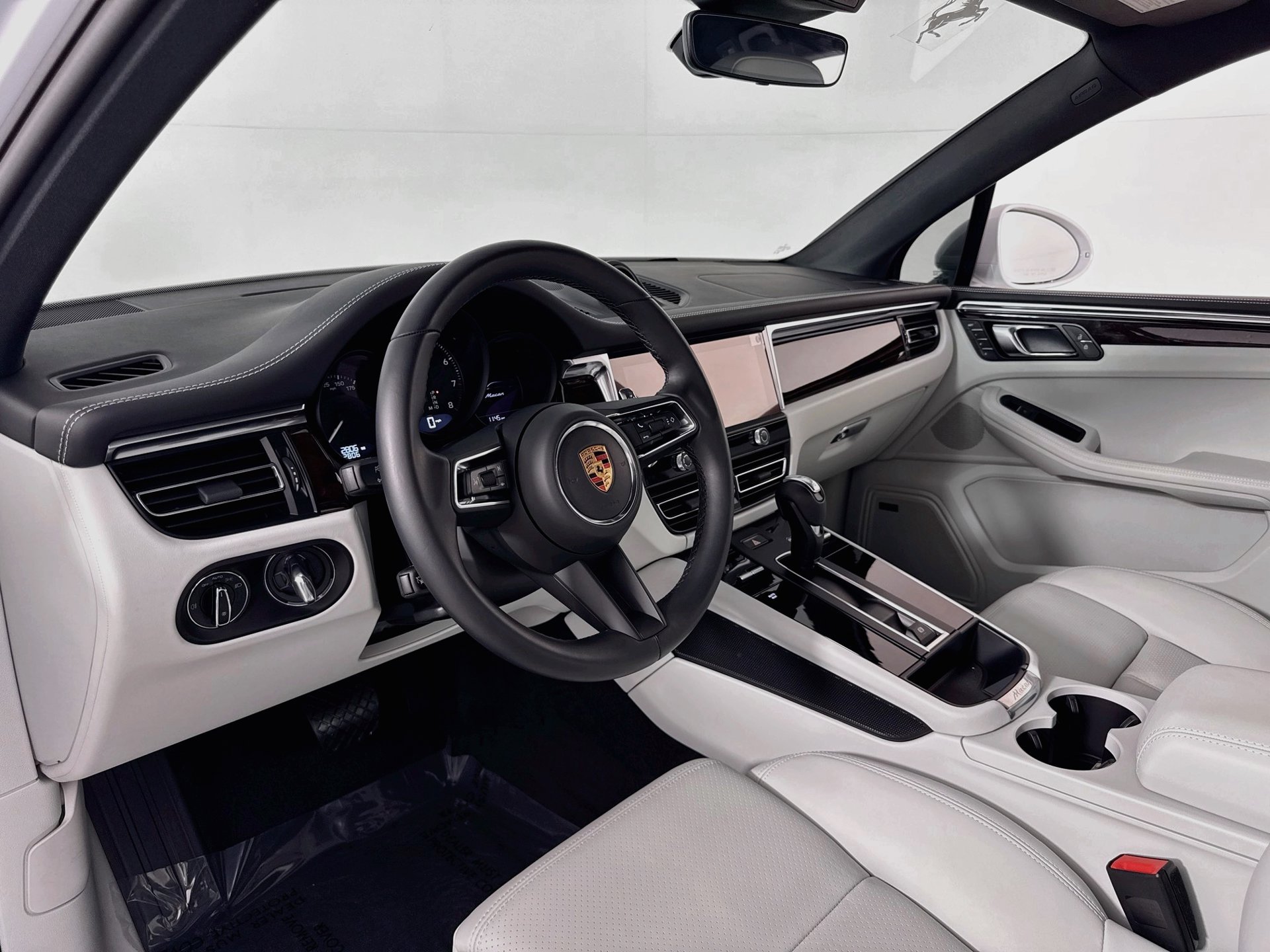 Used 2024 Porsche Macan AWD/4WD image 20