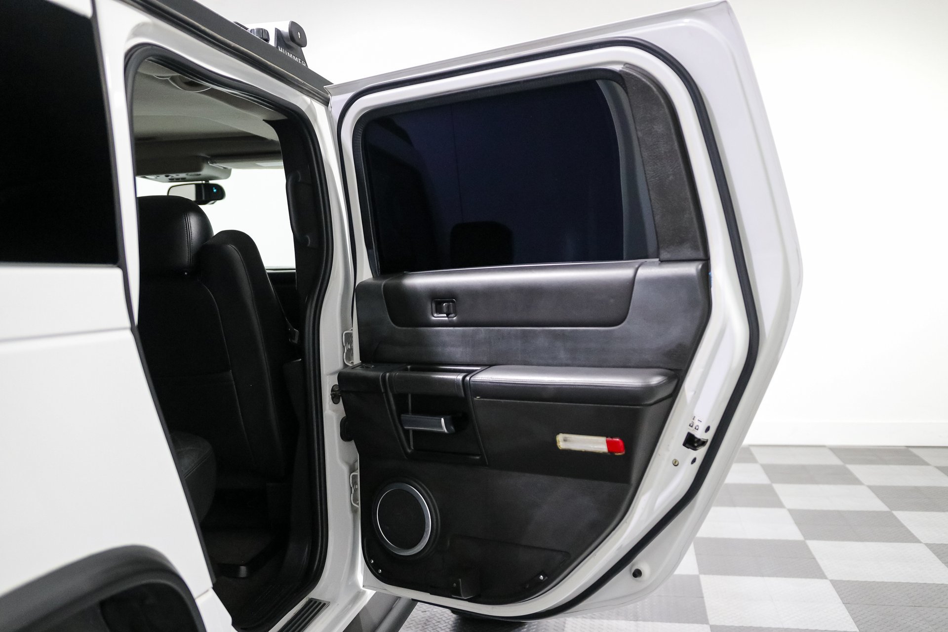 Used 2005 HUMMER H2 w/ Preferred Equipment Group AWD/4WD image 16