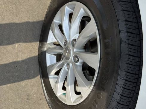 Used 2017 Chrysler Pacifica Touring-L FWD image 42