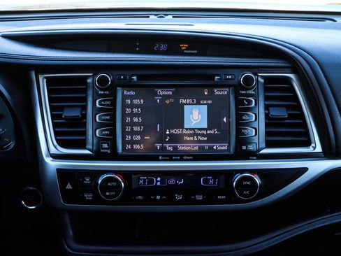 Used 2016 Toyota Highlander Limited Platinum image 31