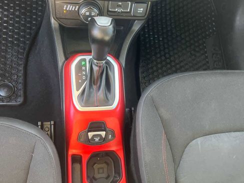 Used 2018 Jeep Renegade Trailhawk w/ UConnect 8.4 Nav Group image 18