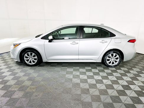 Used 2022 Toyota Corolla LE image 6