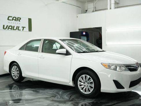 Used 2013 Toyota Camry LE FWD image 7