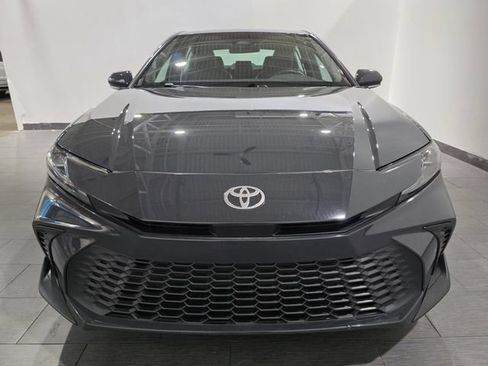 Used 2025 Toyota Camry SE AWD/4WD image 8