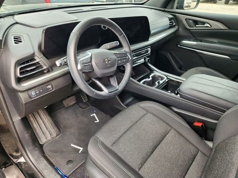 Used 2024 Chevrolet Traverse LT w/ Midnight/Sport Edition image 8