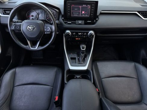 Used 2019 Toyota RAV4 XLE Premium FWD image 11