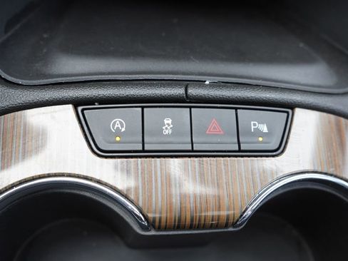 Certified 2023 GMC Acadia SLE image 32