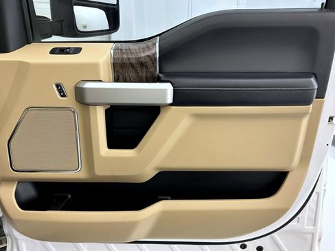 Used 2019 Ford F250 Lariat w/ Chrome Package AWD/4WD image 16