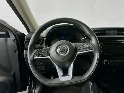 Used 2019 Nissan Rogue S image 11