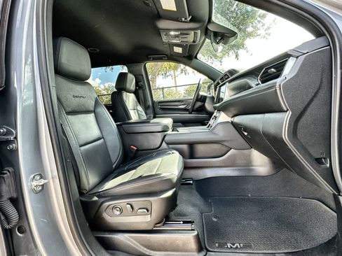 Used 2024 GMC Yukon XL Denali image 14