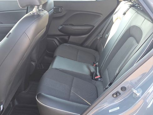 Used 2022 Hyundai Venue Limited image 29