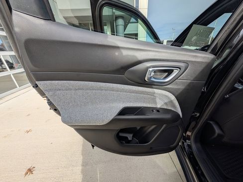 Used 2024 Jeep Compass Sport image 34