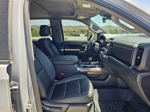 Used 2024 Chevrolet Silverado 1500 LT Trail Boss w/ Convenience Package II AWD/4WD image 10