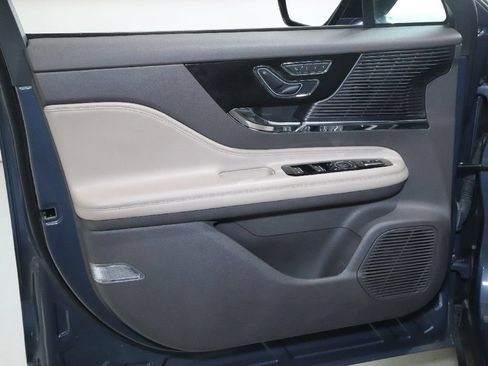 Used 2022 Lincoln Corsair AWD w/ Equipment Group 101A image 15