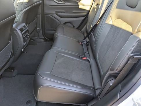 New 2025 Jeep Grand Cherokee Altitude image 25