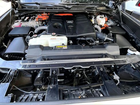 Used 2024 Toyota Tundra Limited image 32