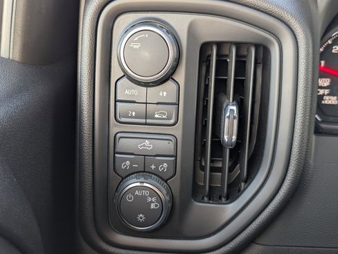 Used 2022 Chevrolet Silverado 1500 Custom image 14